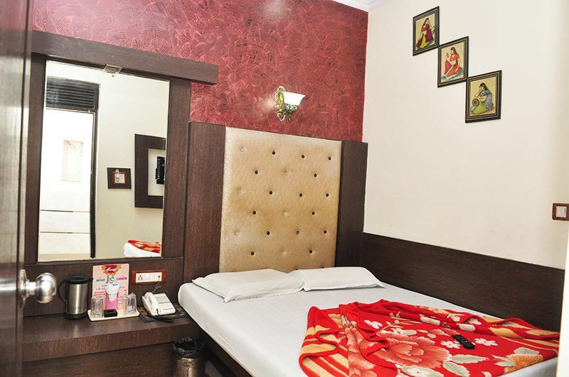 Hotel Shiv Palace New Delhi Room photo