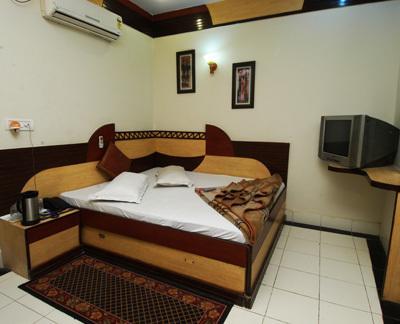 Hotel Shiv Palace New Delhi Room photo