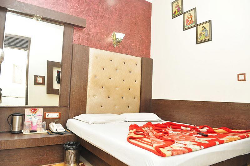 Hotel Shiv Palace New Delhi Room photo